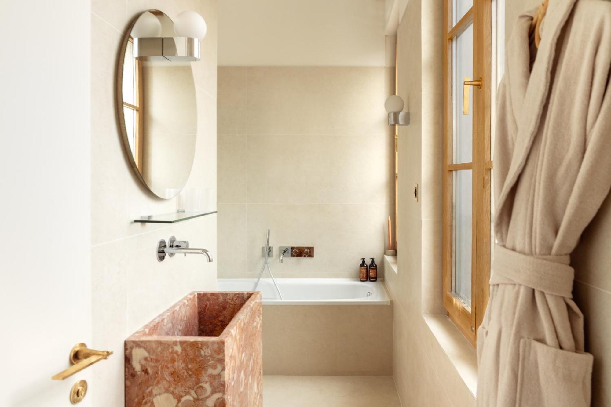 Elysee Montmartre Hotel Париж Екстериор снимка