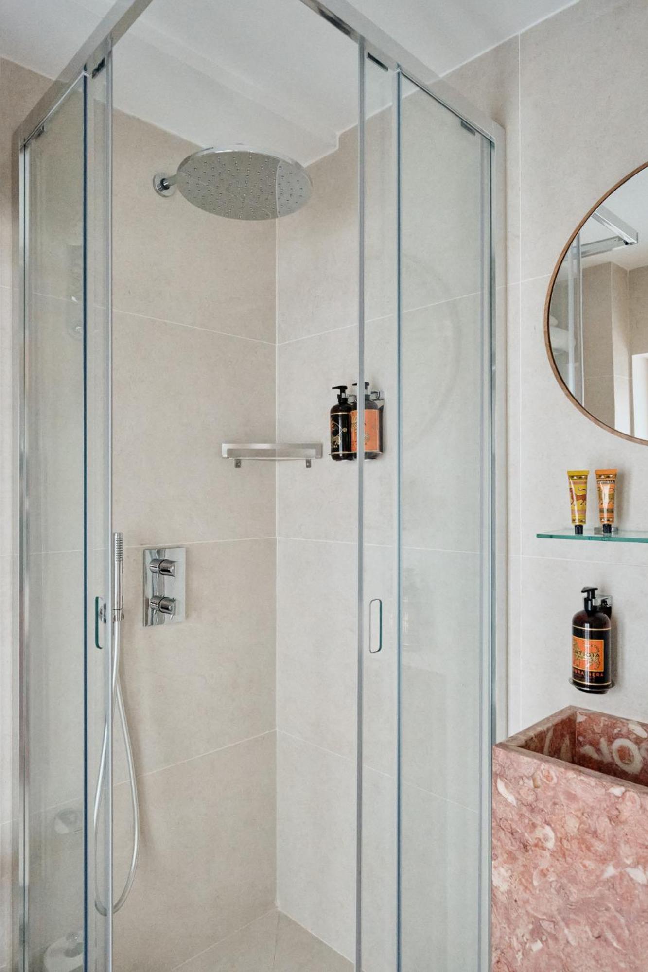 Elysee Montmartre Hotel Париж Екстериор снимка